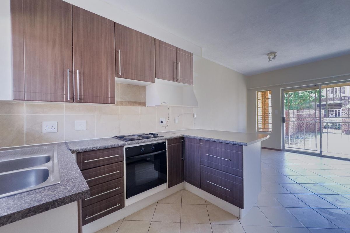 2 Bedroom Townhouse with Private Garden - Photo 5