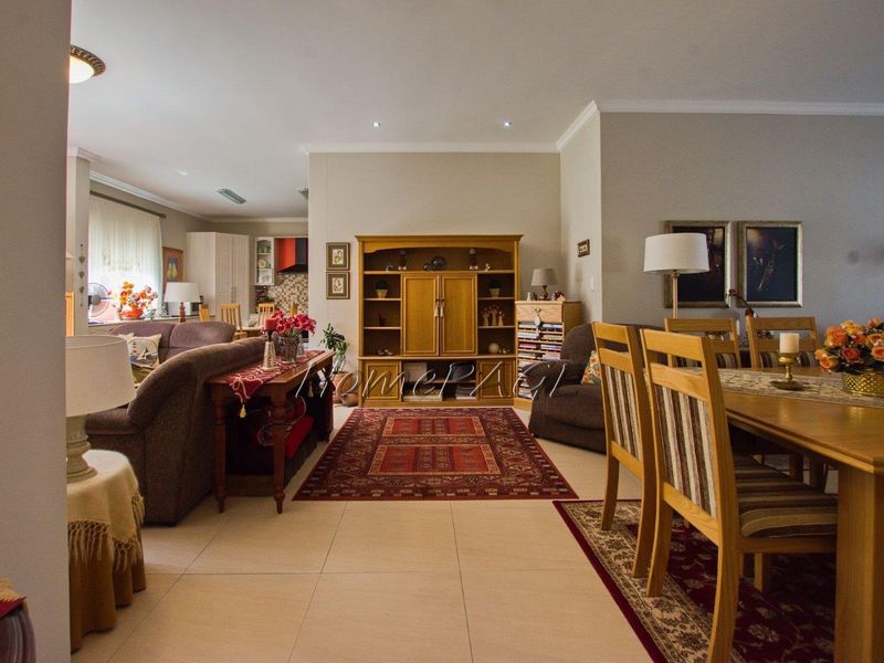 Long Beach ext 2, Walvis Bay:  Very Neat, Spacious Home with Flat is for Sale - Photo 8
