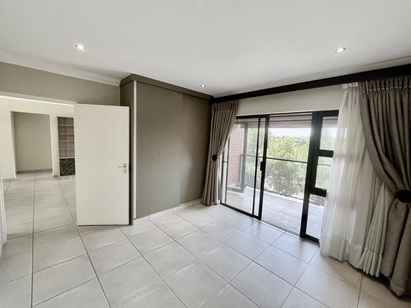 Centrally Located Modern 3‐Bed Apartment – Move‐In Ready & Investment Opportunity! - Photo 6