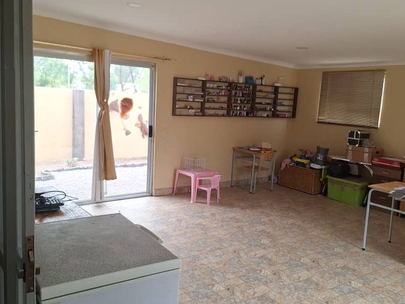 Ongwediva - Safe and Secure Family House with Flat For Sale - Photo 8