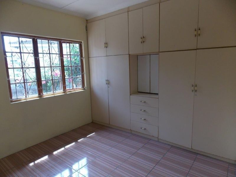 Comfortable Family Living in Shallcross Chatsworth - Photo 2