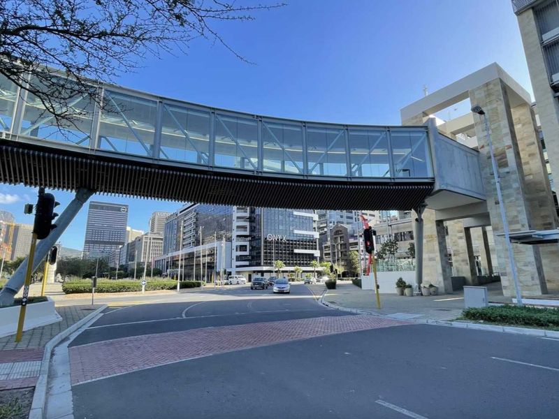 AAA-Grade 339m2 office on 8th floor of convention towers - Photo 2