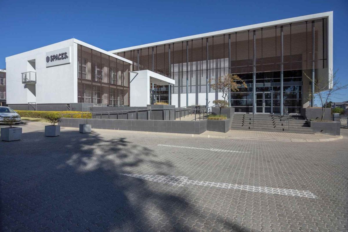 Book serviced office space for businesses of all sizes in SPACES Broadacres - Photo 2