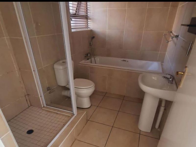2 Bedroom Apartment for sale in helderwyk estate - Photo 4