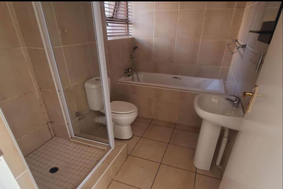 2 Bedroom Apartment for sale in helderwyk estate - Photo 4