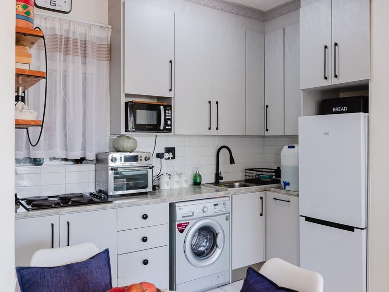 LOVELY LAS PALMAS - RICHMOND HILL - Photo 6