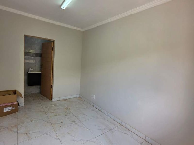 Be the first to turn the key - Photo 6