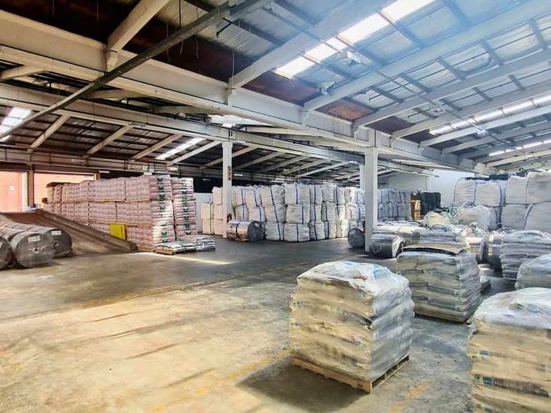 Warehouse to Let | New Germany | 1,639 m2 | Dock & Leveller - Photo 3