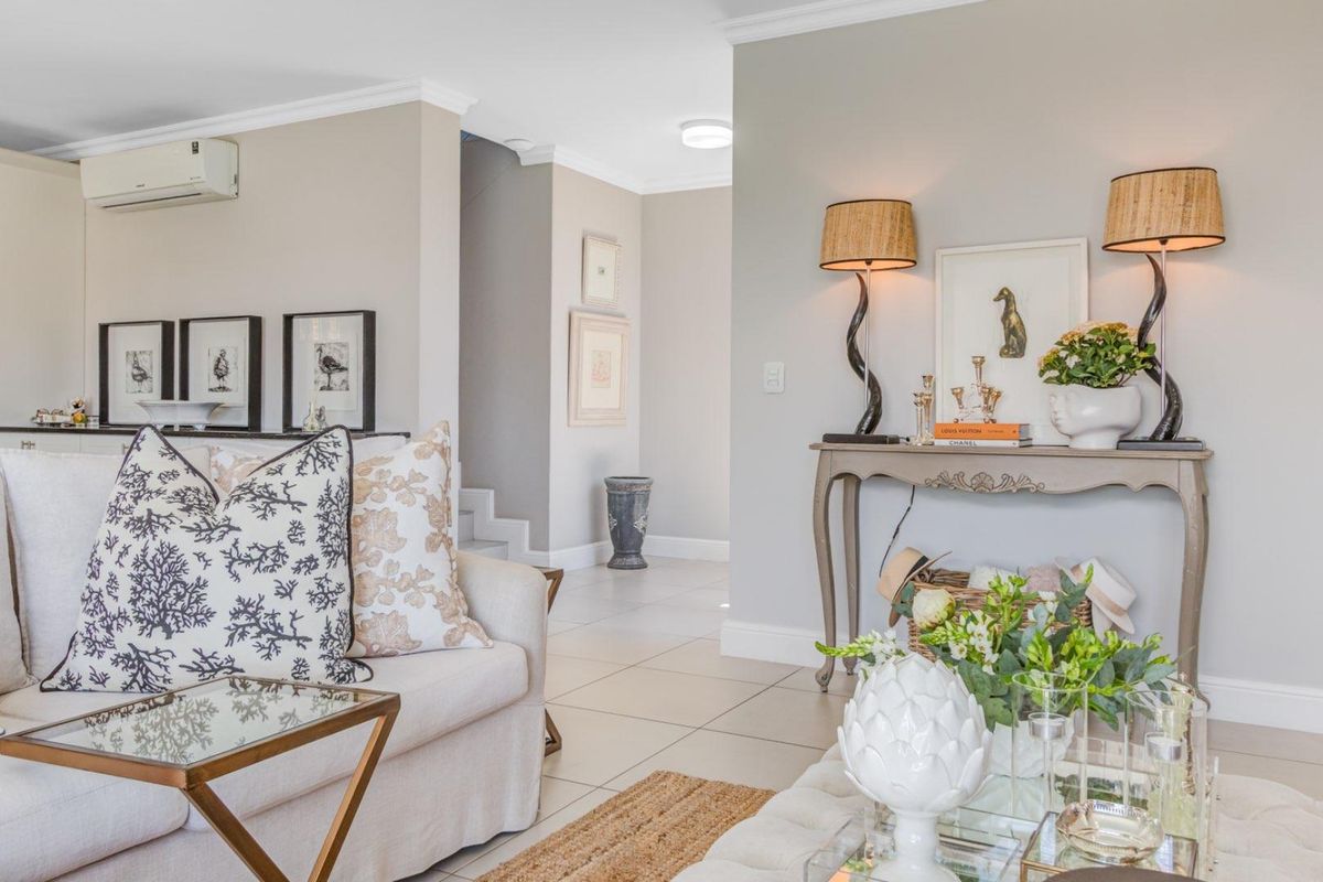 Estate Living with Outeniqua Mountain Views - Photo 4