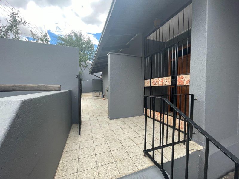 Freestanding home with Flat in Eros. - Photo 2