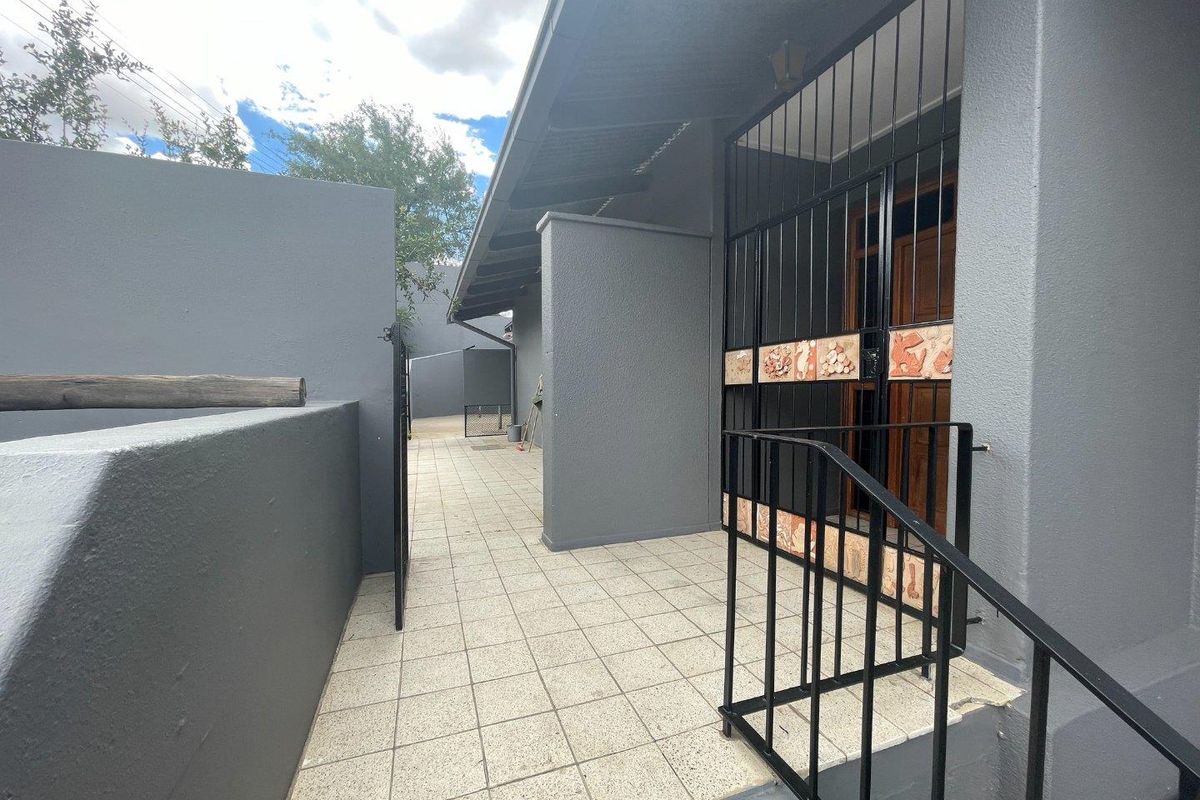 Freestanding home with Flat in Eros. - Photo 2