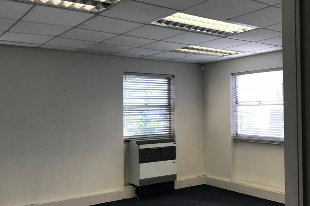 Strategic Office Location Near Howard Centre - Photo 5
