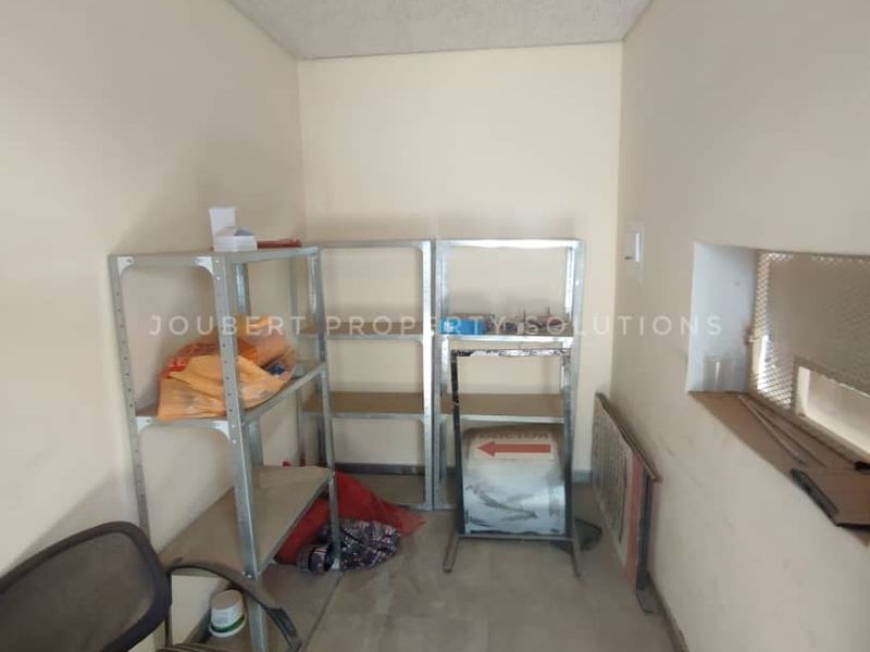 CLINIC / CONFERENCE / OFFICES FOR SALE IN MARIENTAL - NAMIBIA - Photo 10
