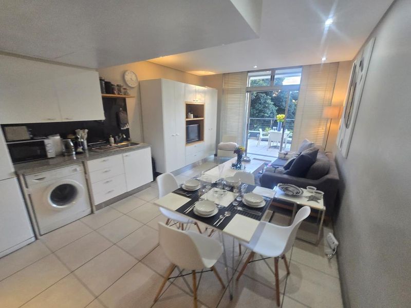 Luxury Fully Furnished Studio Apartment in the heart of Everything - Photo 4