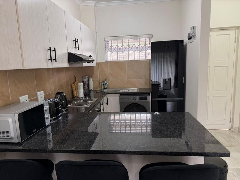 Lovely neat  2 bedroom flat at Glenwood Durban - Photo 4
