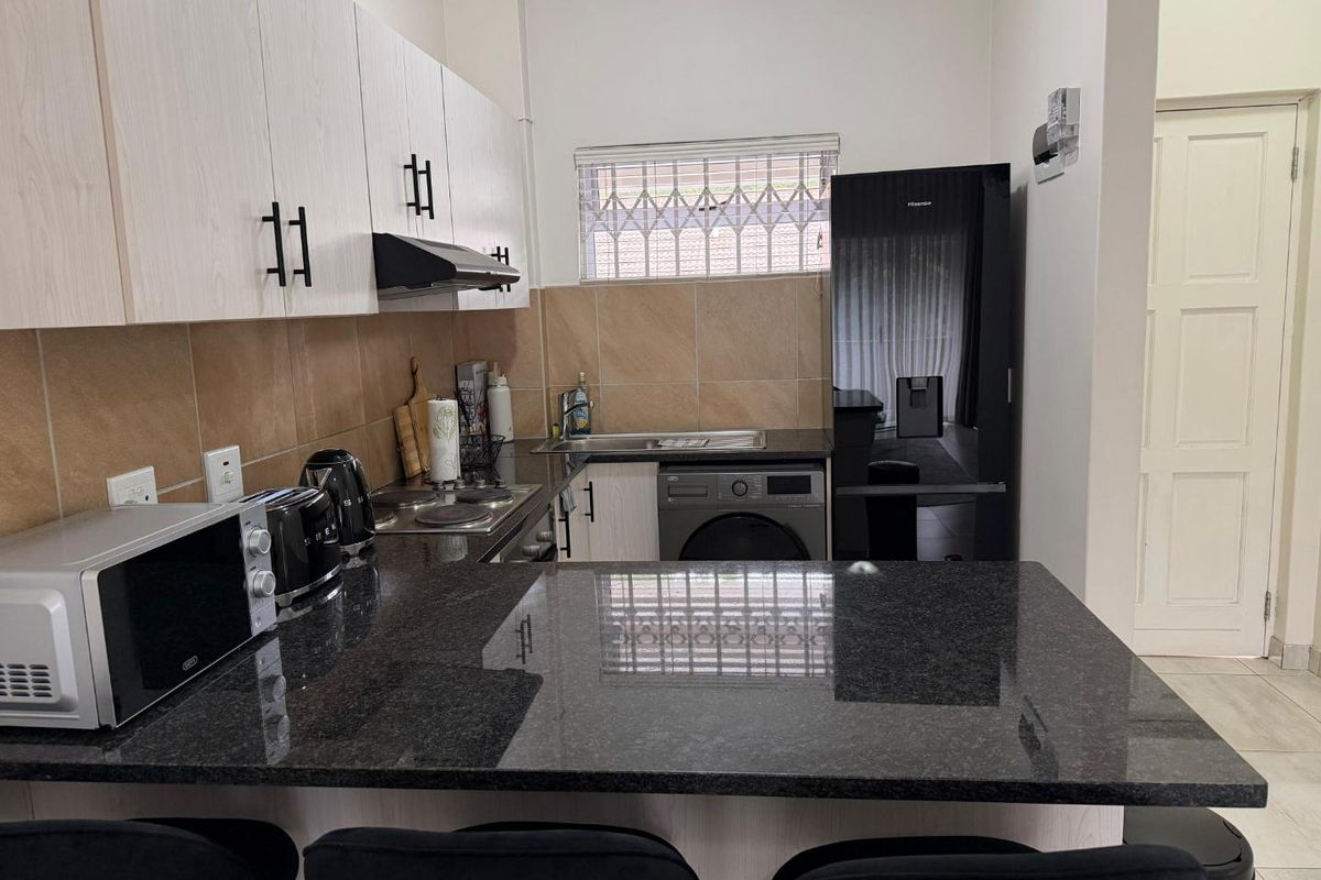 Lovely neat  2 bedroom flat at Glenwood Durban - Photo 4
