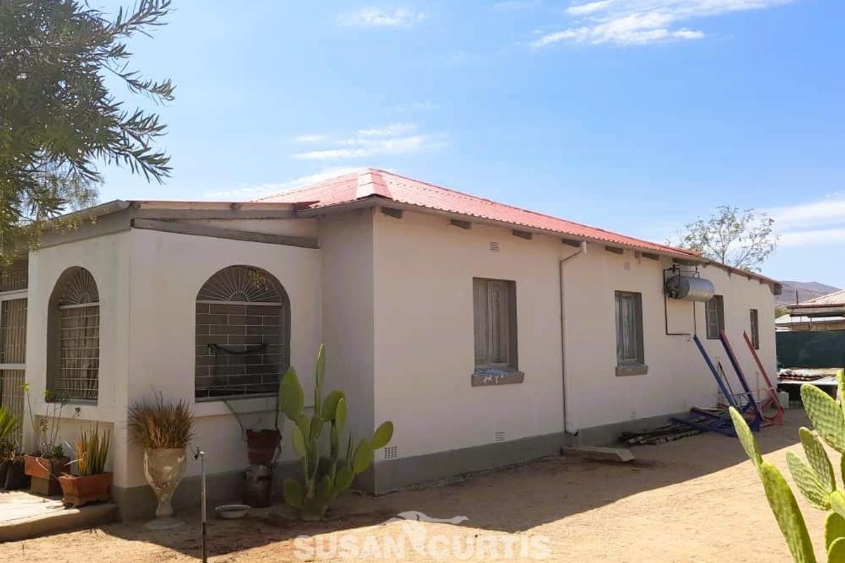 Family home in Usakos for sale - Photo 2
