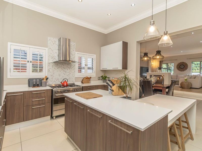 Where timeless design meets family living - Photo 7