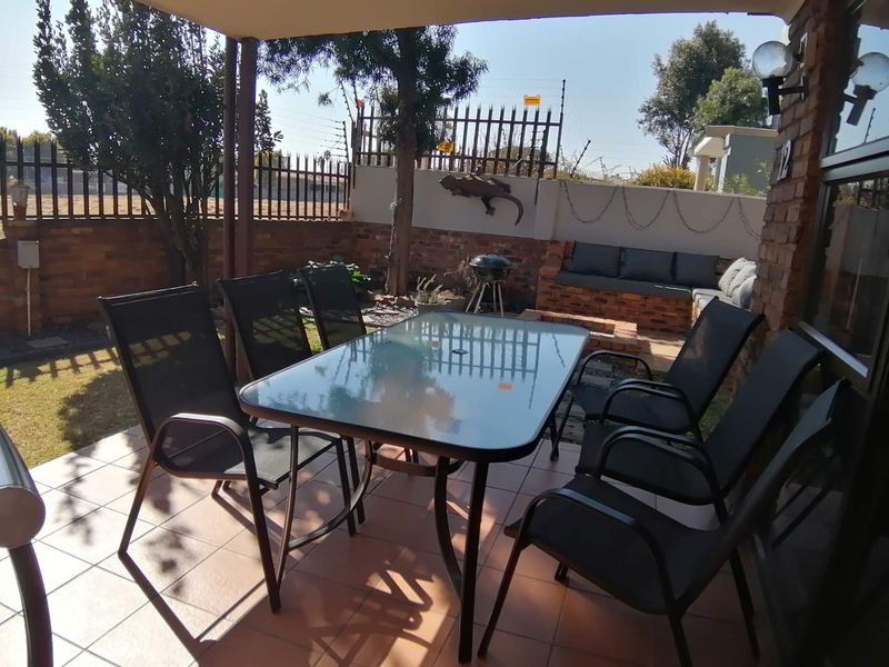 Wow! Stunning duplex townhouse - Photo 3