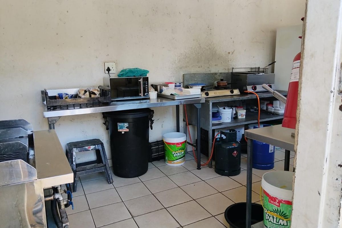 Guess House for sale with potential income - Photo 3