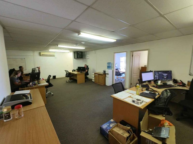278m2 Industrial Warehouse To Let - Photo 7