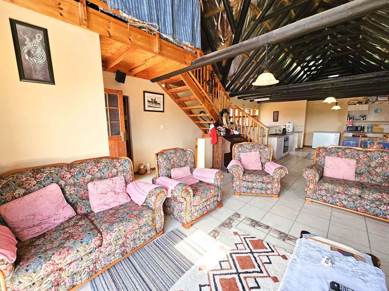 Five bedroom family home for sale in Stilbaai-Wes. - Photo 3