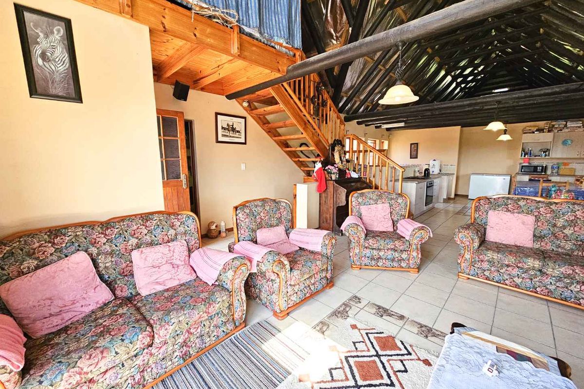 Five bedroom family home for sale in Stilbaai-Wes. - Photo 3