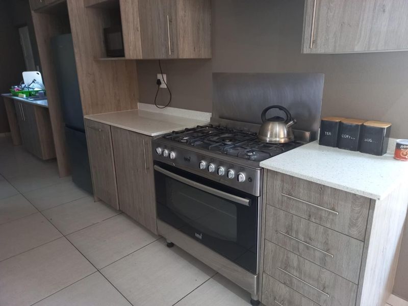 Modern Three Bedroom Full Title Cluster For Sale in Brackenhurst - Photo 8