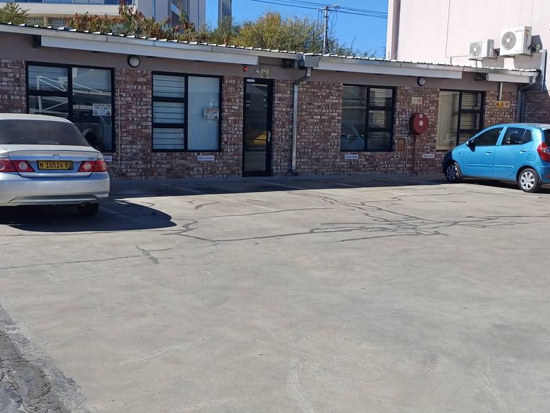 A fantastic investment or owner-occupier opportunity with excellent accessibility and flexible business potential. - Photo 1