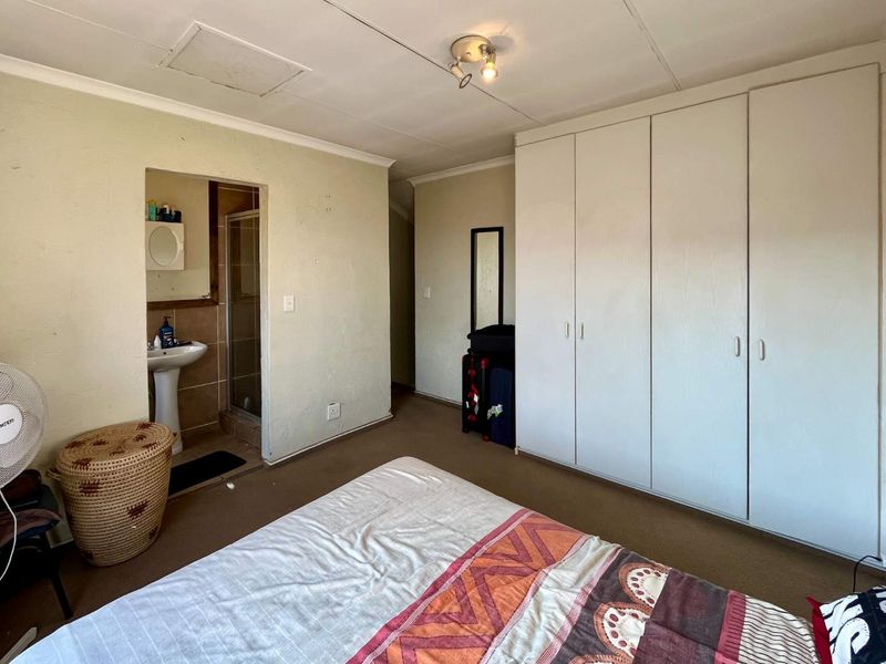 Beautiful 2-Bedroom Duplex with Generous Yard in Rooihuiskraal North - Photo 8
