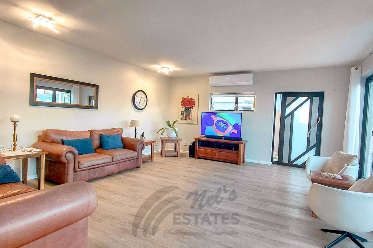 Impressive and Modern Home For Sale in Kramersdorf, Swakopmund - Photo 3