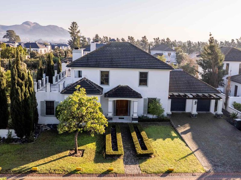 Elegant Three-Bedroom Home in a Cul-de-Sac Opposite a Park on Val de Vie Estate - Photo 1