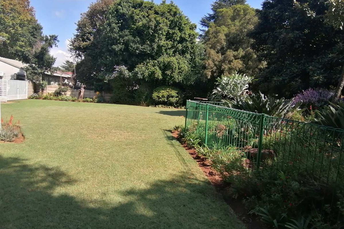 Fabulous spacious well maintained home in secure village - Photo 5