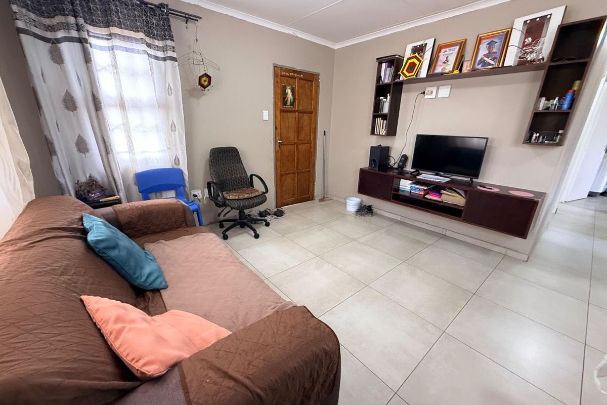 Luxury Living: Move-In Ready, Renovated, and Exquisite! - Photo 5