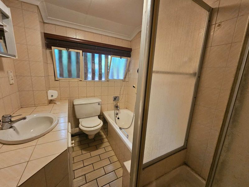 Furnished, modern, spacious 2-Bedroom Duplex Apartment in Villa La Mancha Complex in Brooklyn - Photo 7