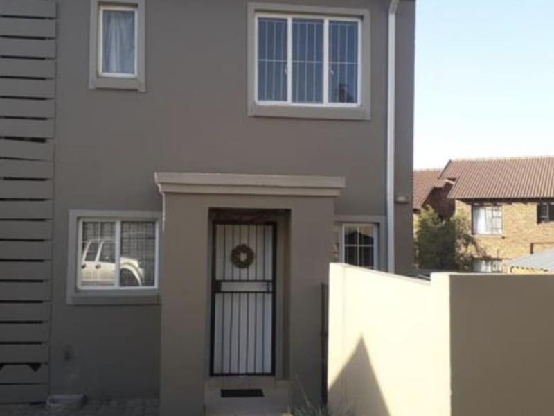 2 Bedroom Duplex Apartment to rent!! - Photo 3