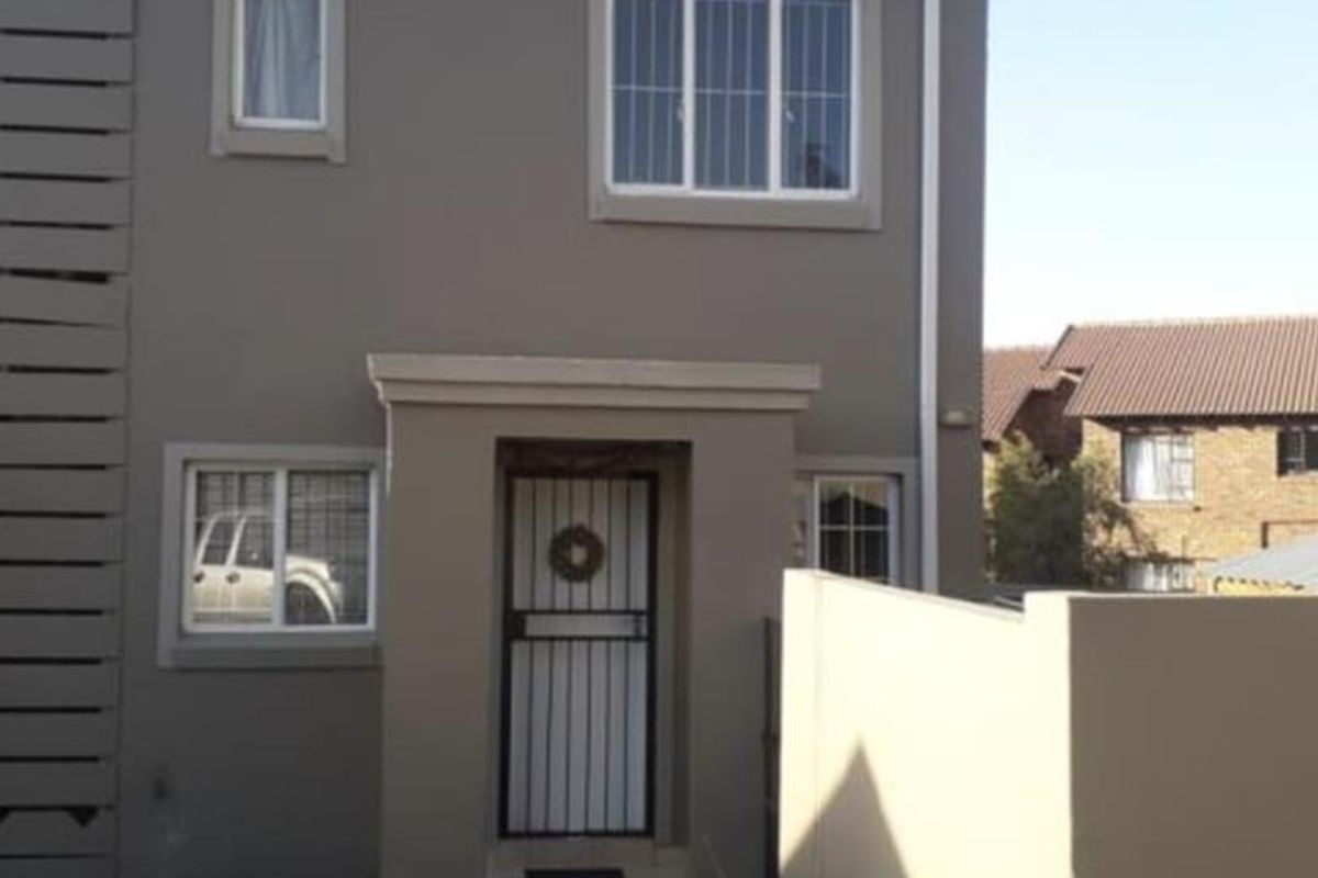 2 Bedroom Duplex Apartment to rent!! - Photo 3