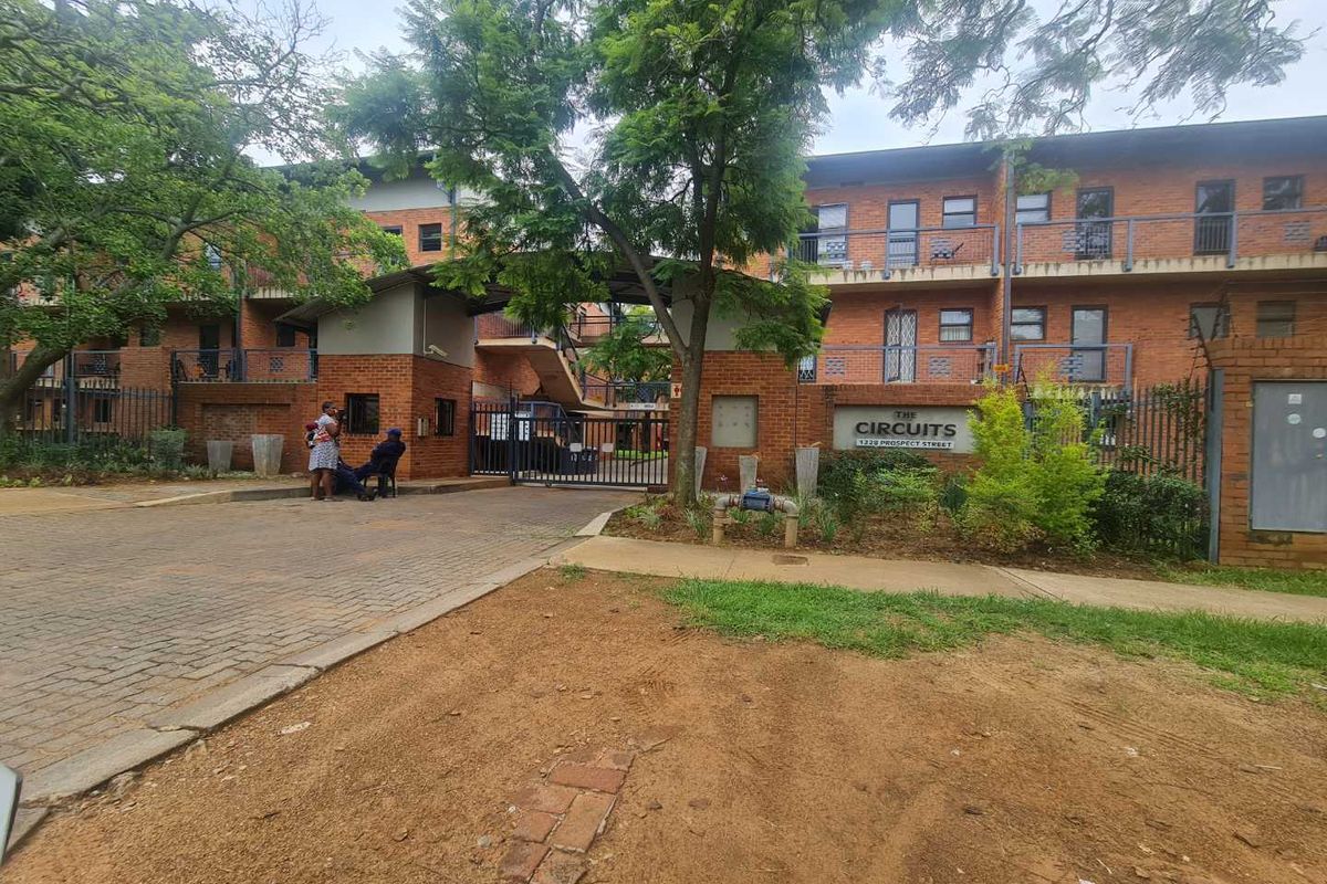 2 Bedroom to rent at The Circuits - Photo 2