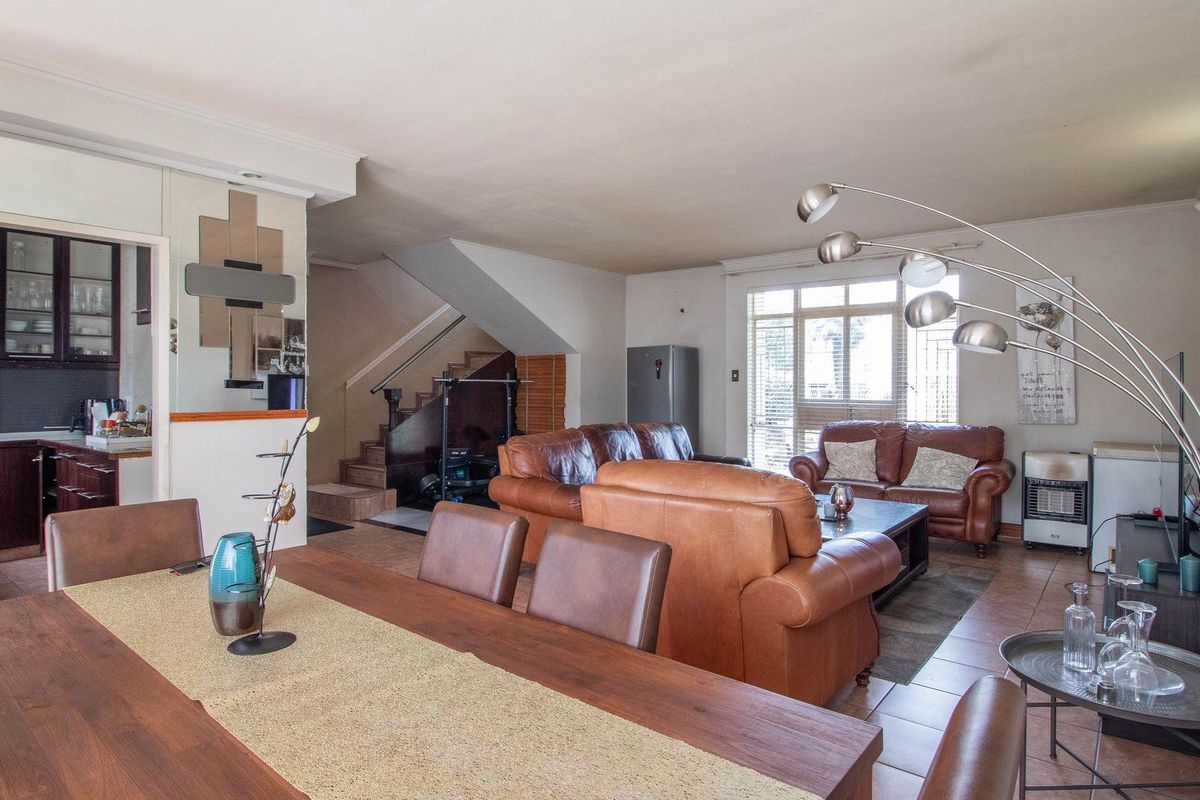 Neat 2 bedroom Townhouse in popular complex - Photo 4