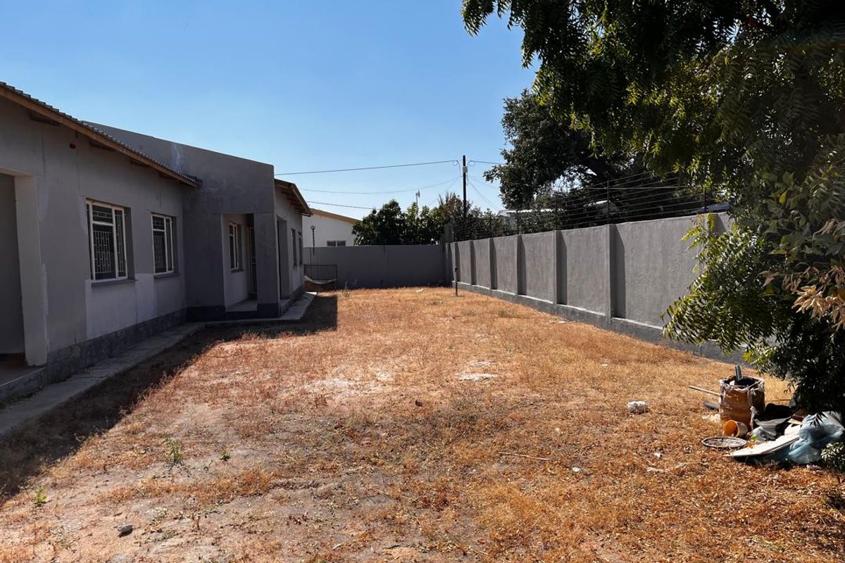 🏡 For Sale: Spacious Residential Property in Extension 1, Outapi - Photo 4