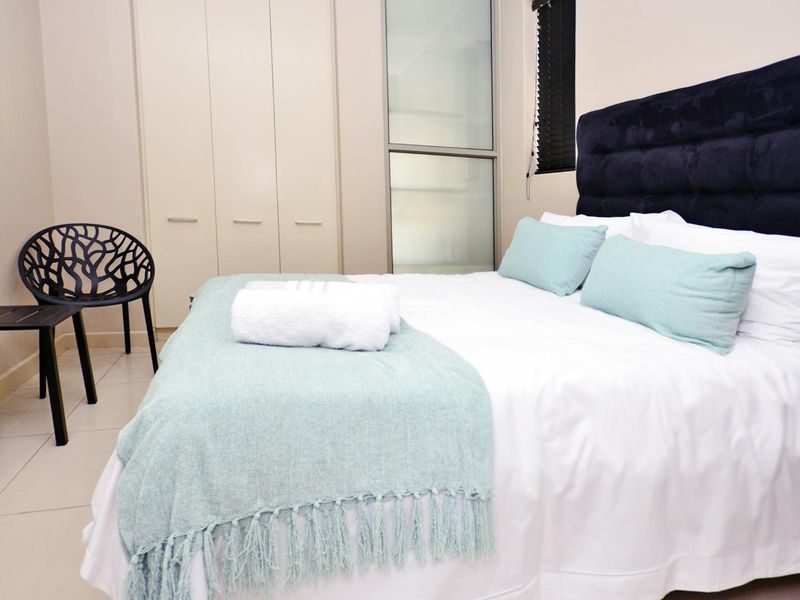 Stunning two bedroom apartment with large private deck - Photo 9