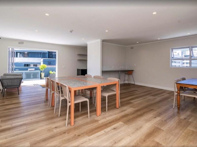 Stylish Fully Furnished 1-Bedroom Apartment in the Heart of Cape Town CBD - Photo 6