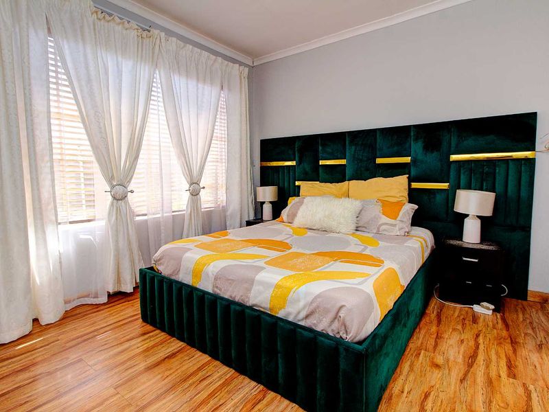 Effortless Living: Stylish Townhouse Awaits You! - Photo 8