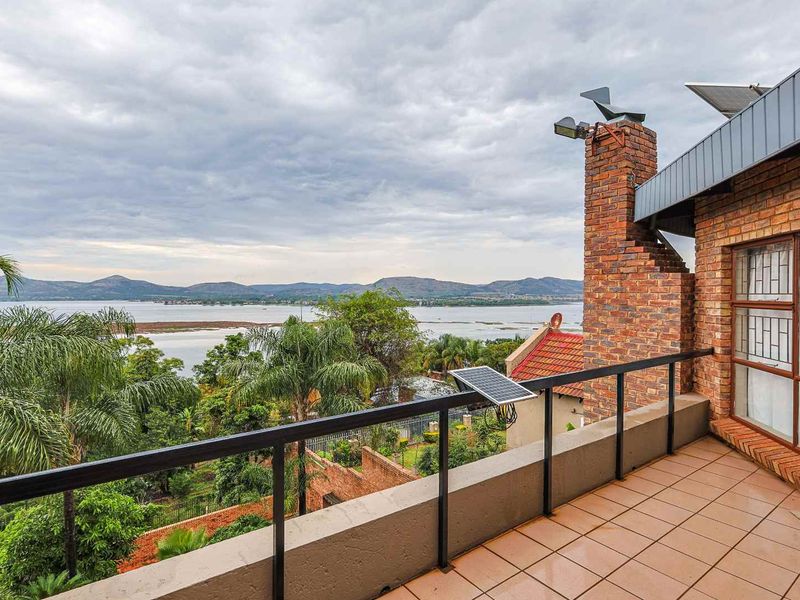 Stunning Off-Grid Oasis - Photo 3