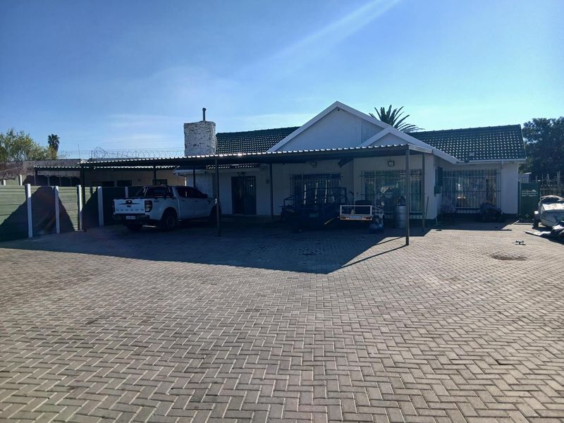 Large family home with 2 granny flats - Photo 1