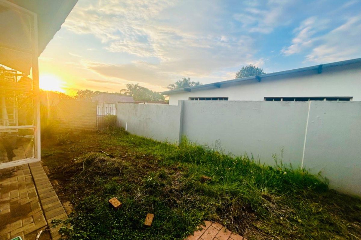 2 Bedroom Townhouse for sale close to the CBD area - Photo 3