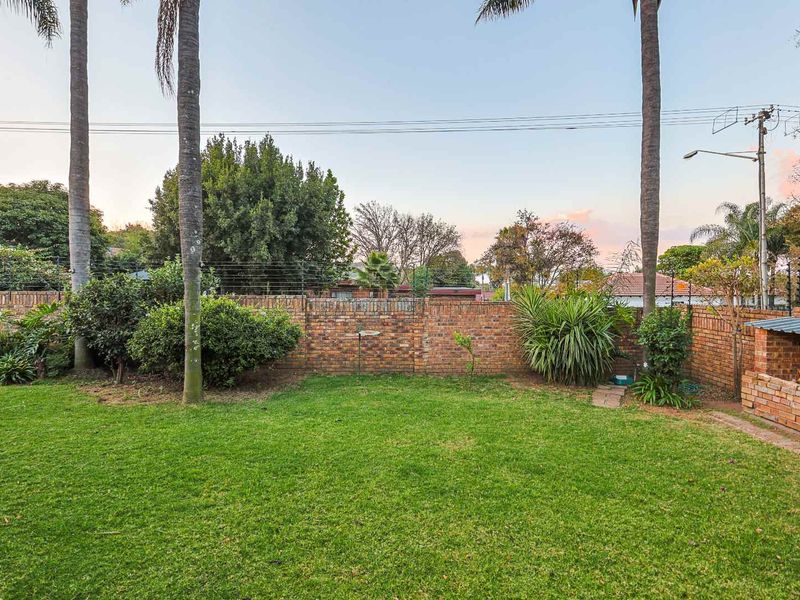 Versatile Family Haven with Flatlet & Business Rights - Photo 7