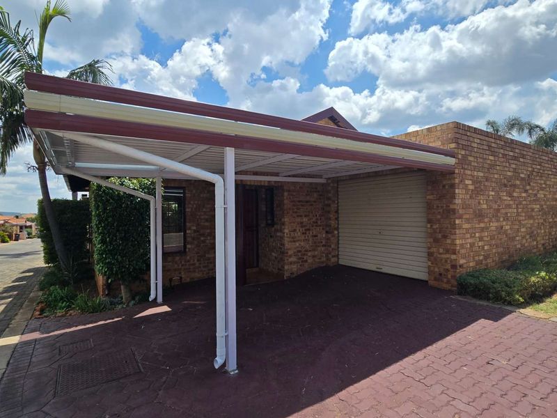 Immaculate 3 Bedroom Full Title house in popular complex in Magalieskruin - Photo 2