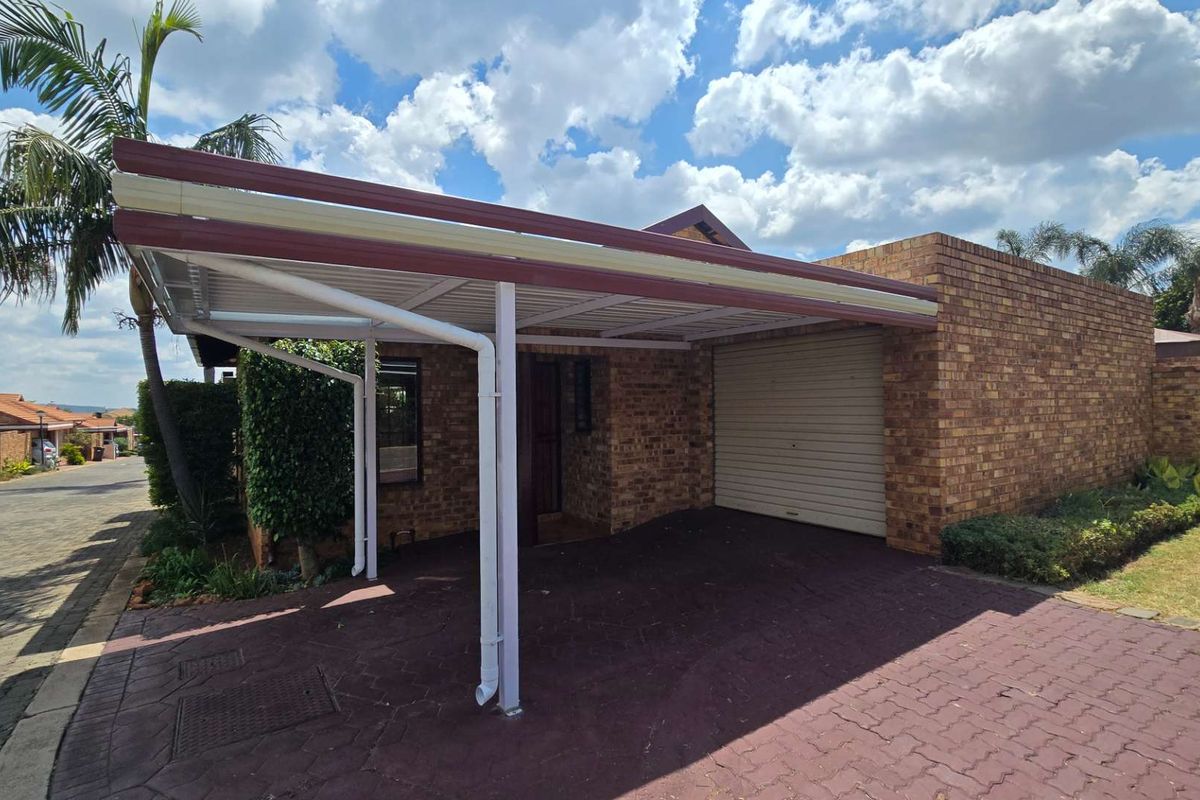 Immaculate 3 Bedroom Full Title house in popular complex in Magalieskruin - Photo 2