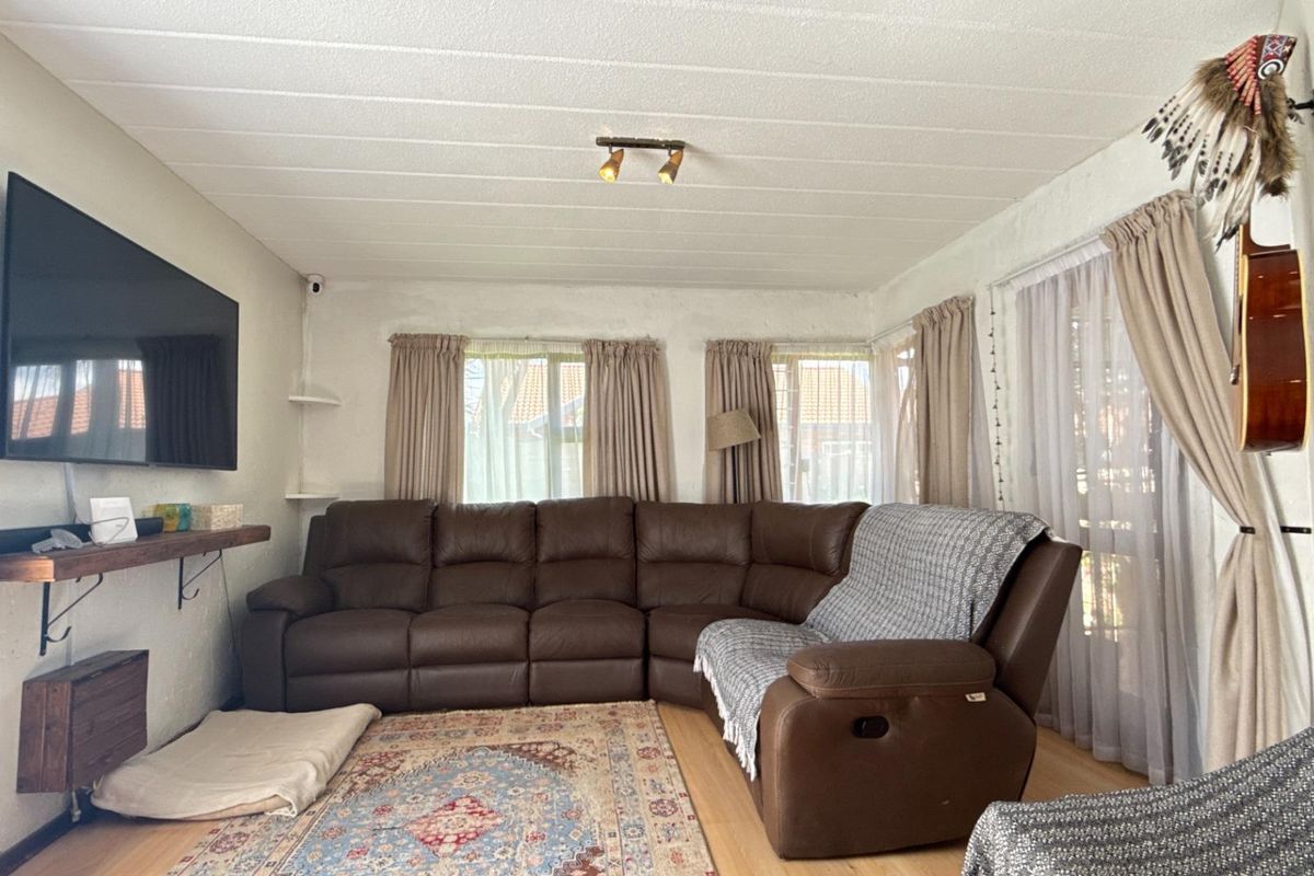 Charming Ground-Floor Gem: Convenience & Style Await! - Photo 3